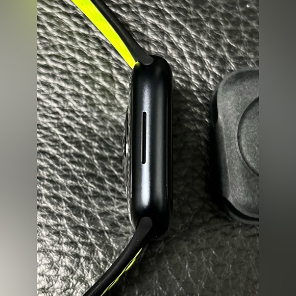 Brand new Apple watch series 8 GPS - Picture 4 of 5